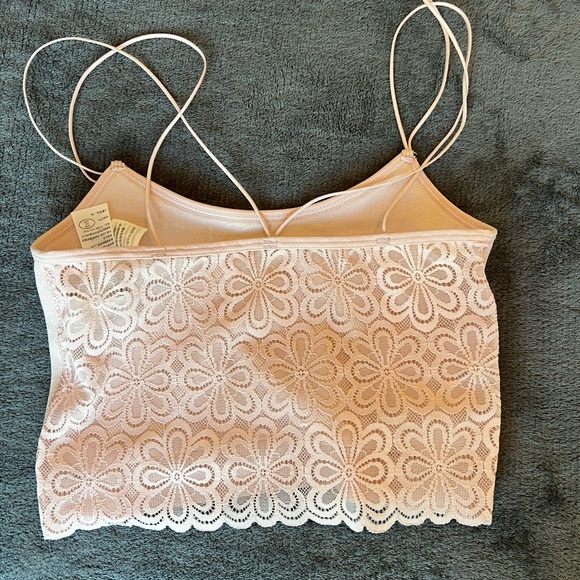 light pink hollister crop top - Picture 2 of 2